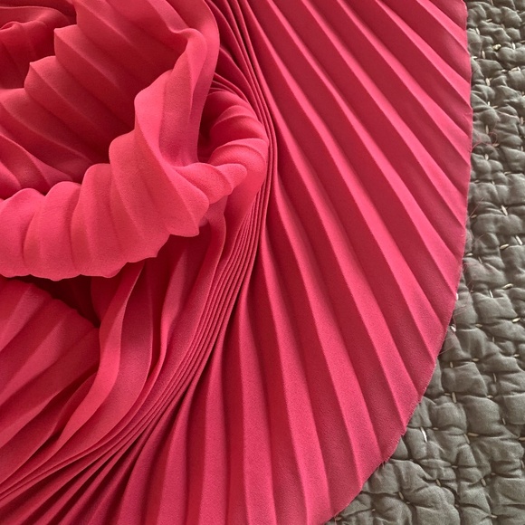 PLEATED GEORGETTE Unique yardage/ RASPBERRY PINK - Picture 1 of 11